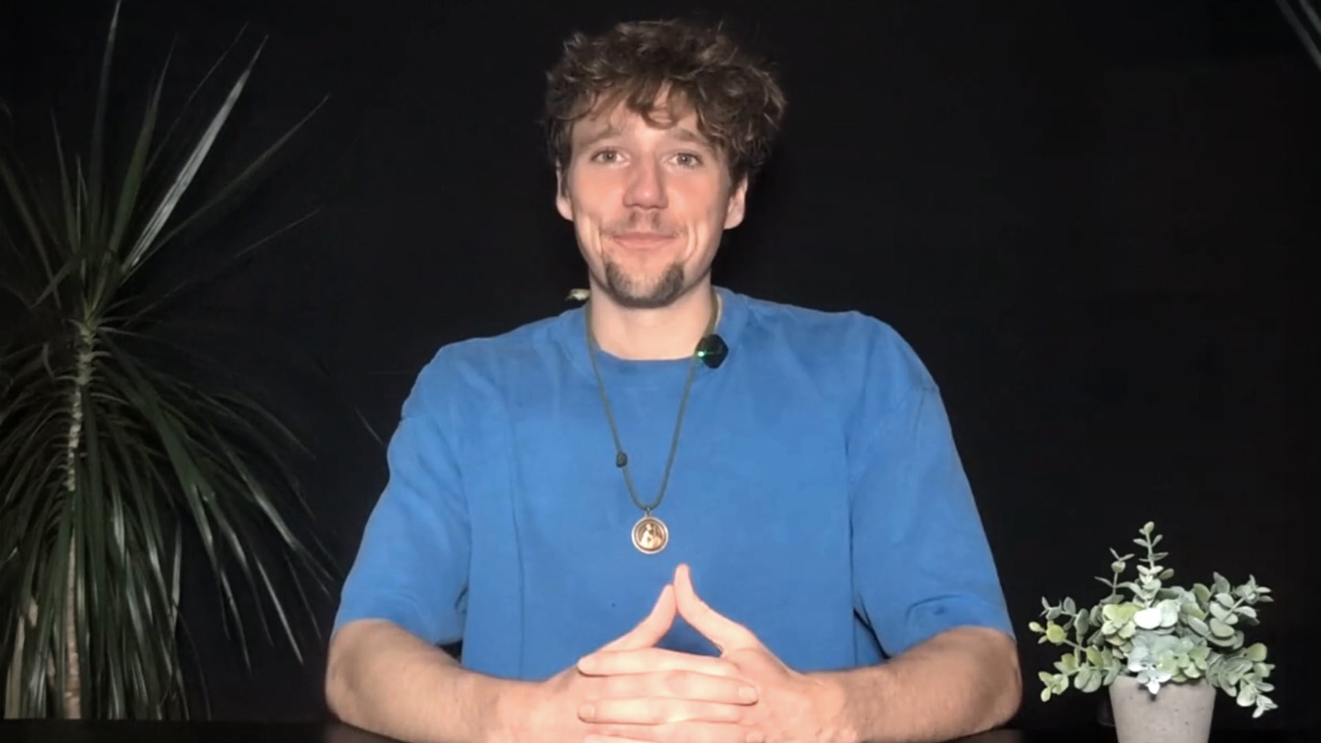 Alt image